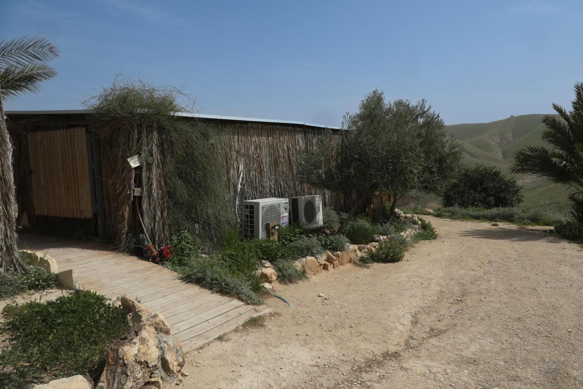 Lodge Genesis Land Desert Hospitality *